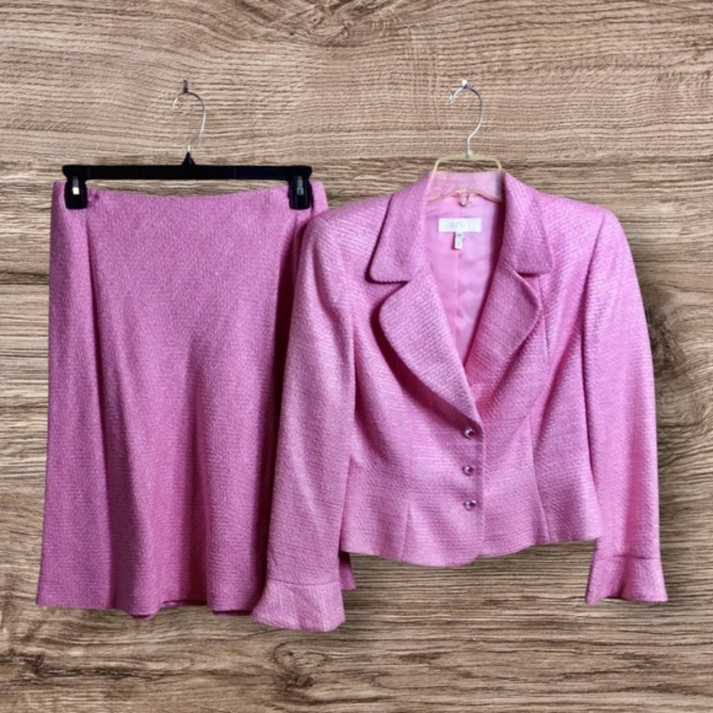 Escada vintage pink tweed skirt suit. Size 38.  (6-8)